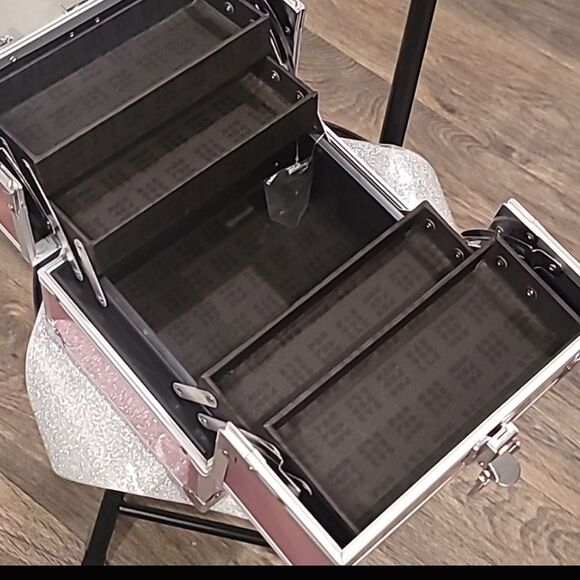 Caboodles Adored Traincase- Pink Iridescent - Picture 7 of 9